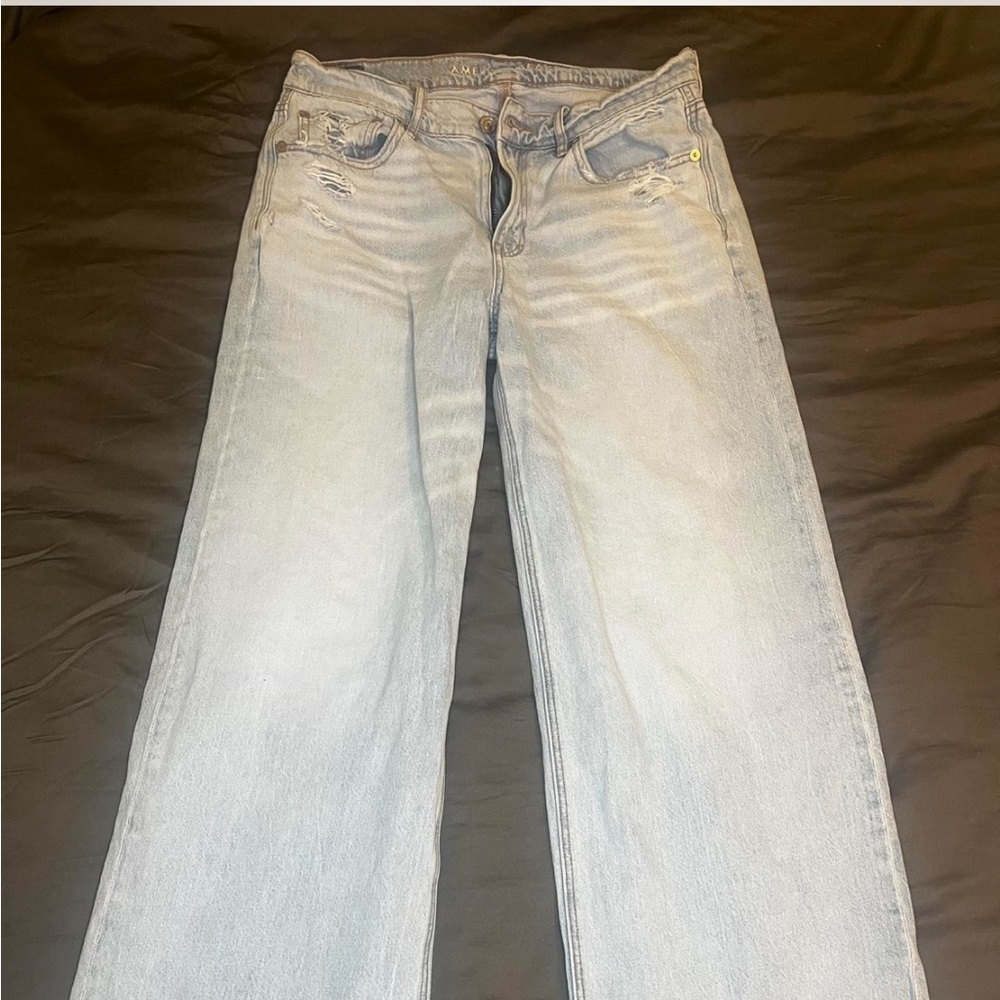 American Eagle Light Wash Mom Jeans